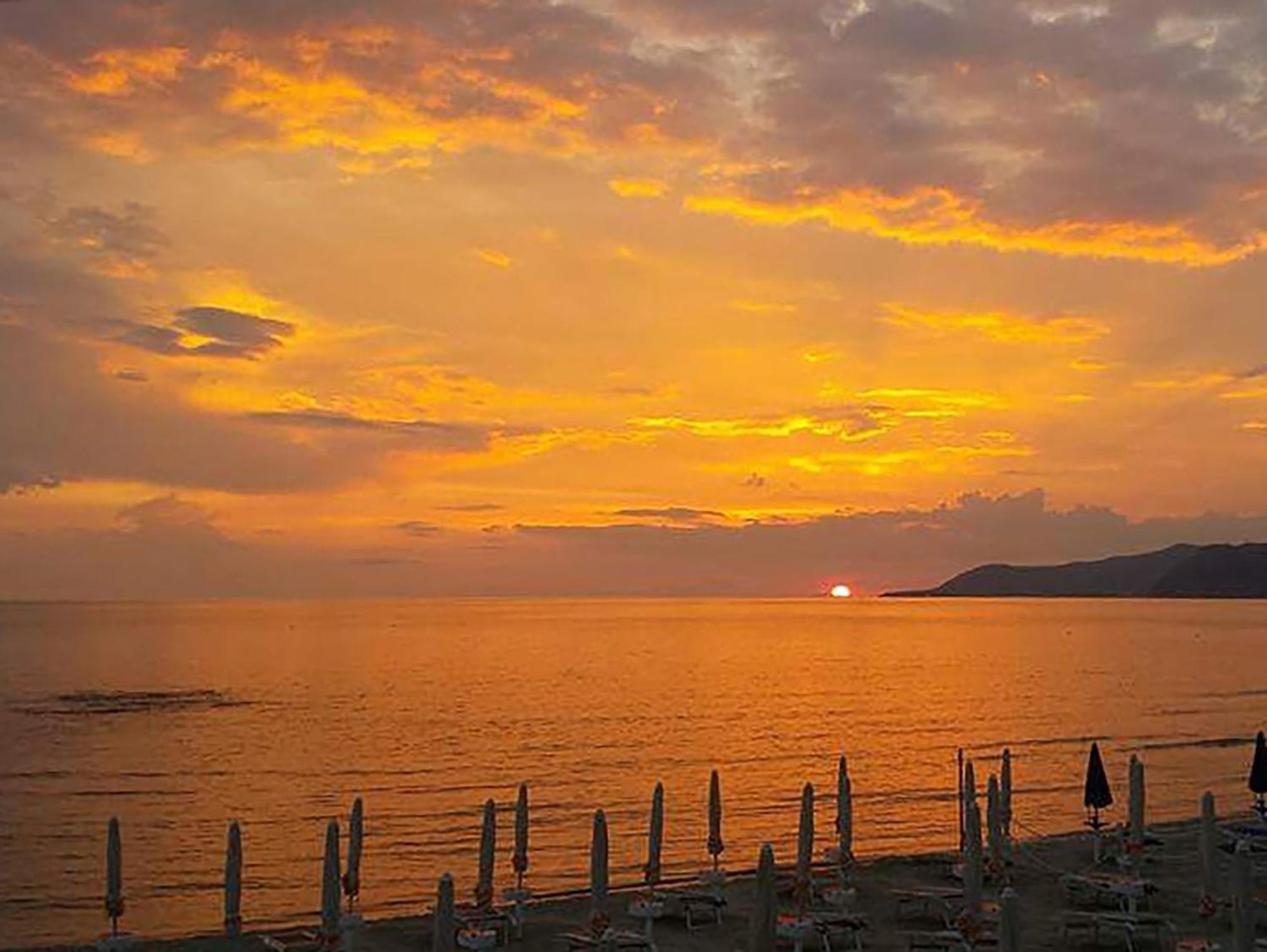 Hotel Il Faro Acciaroli Esterno foto